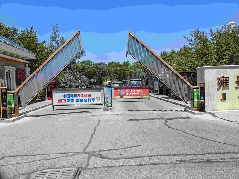 交通安全设施：构建城市安全屏障